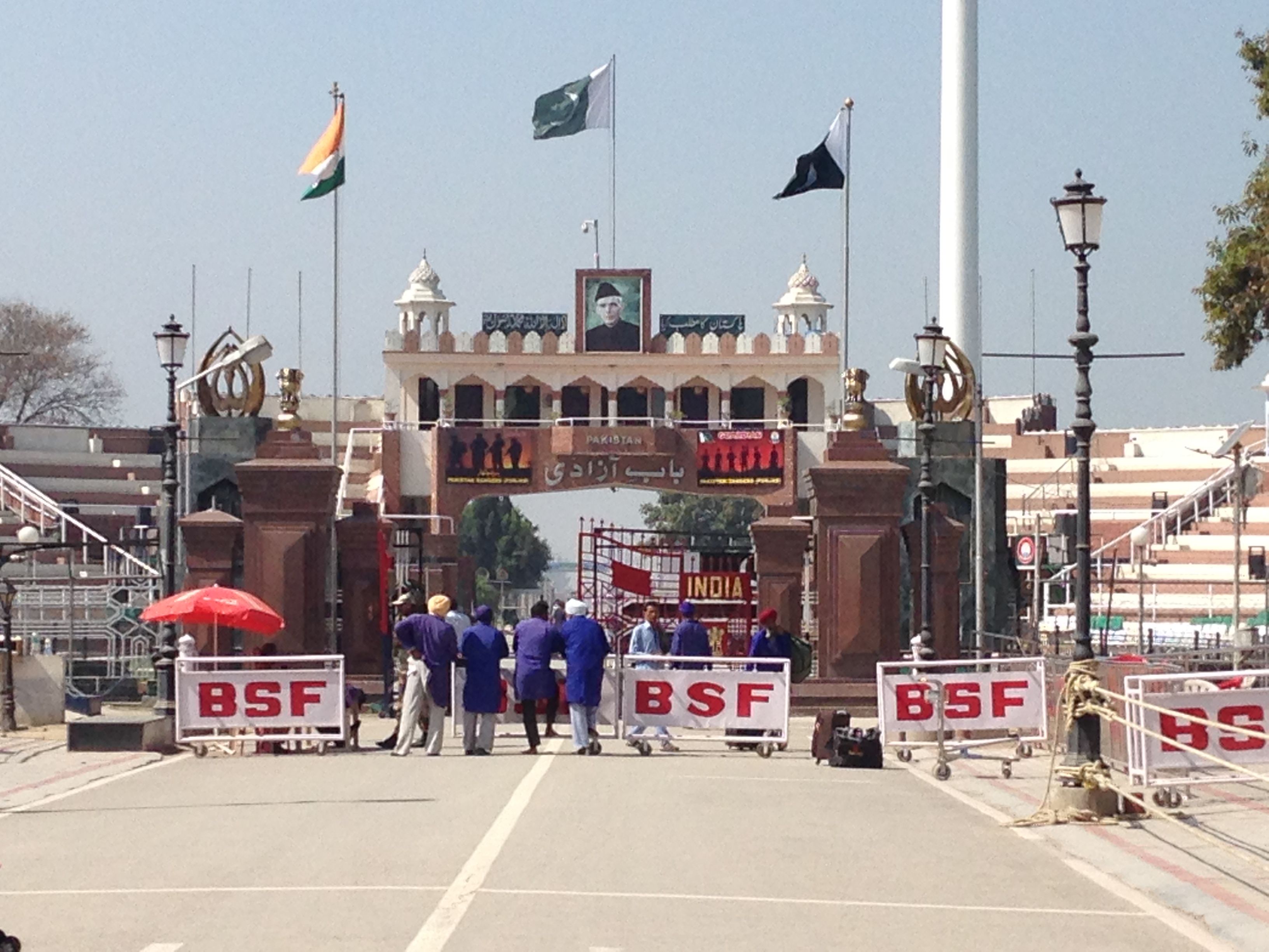 Crossing the Wagah border India to Pakistan