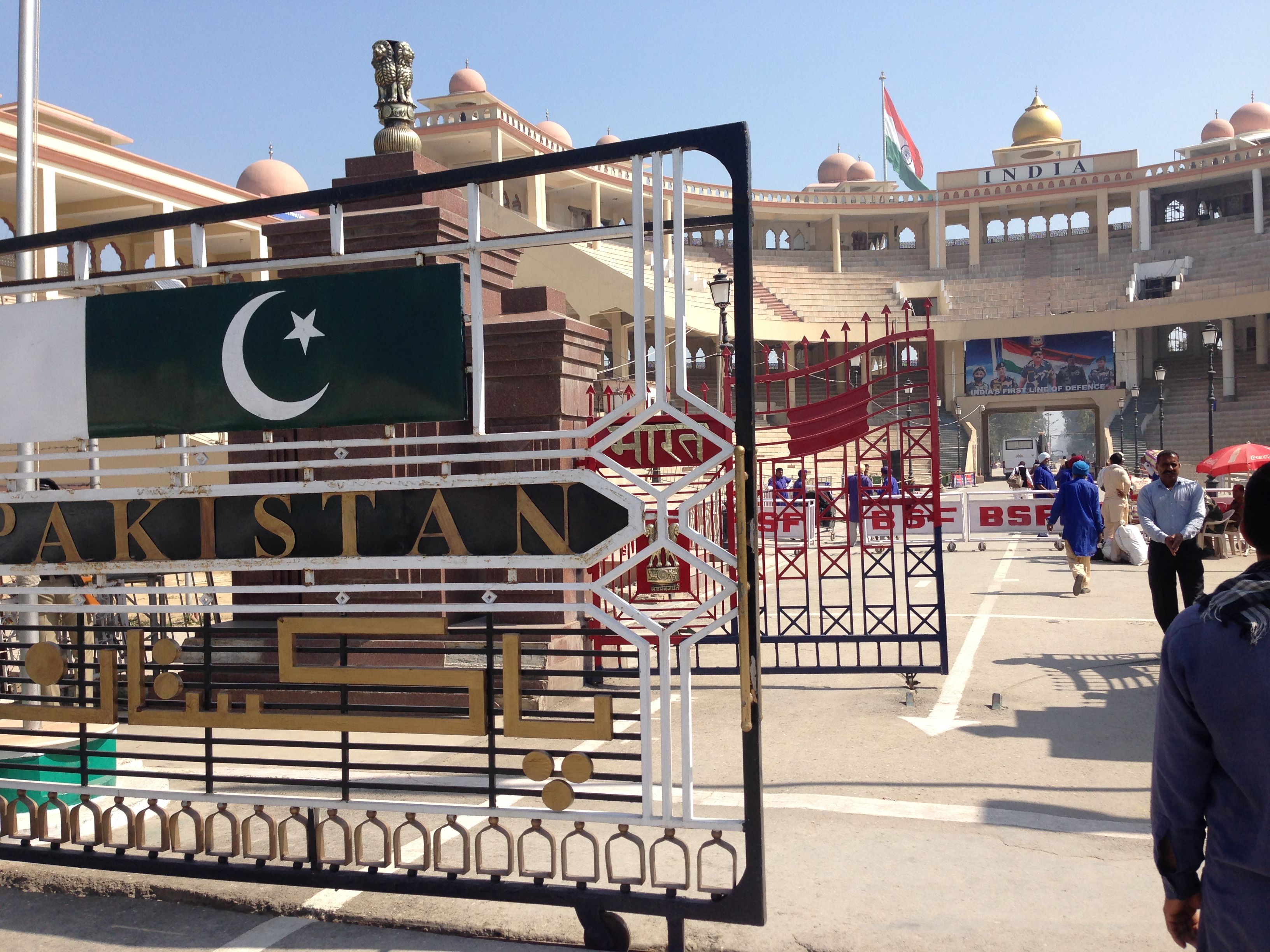 Crossing the Wagah border India to Pakistan