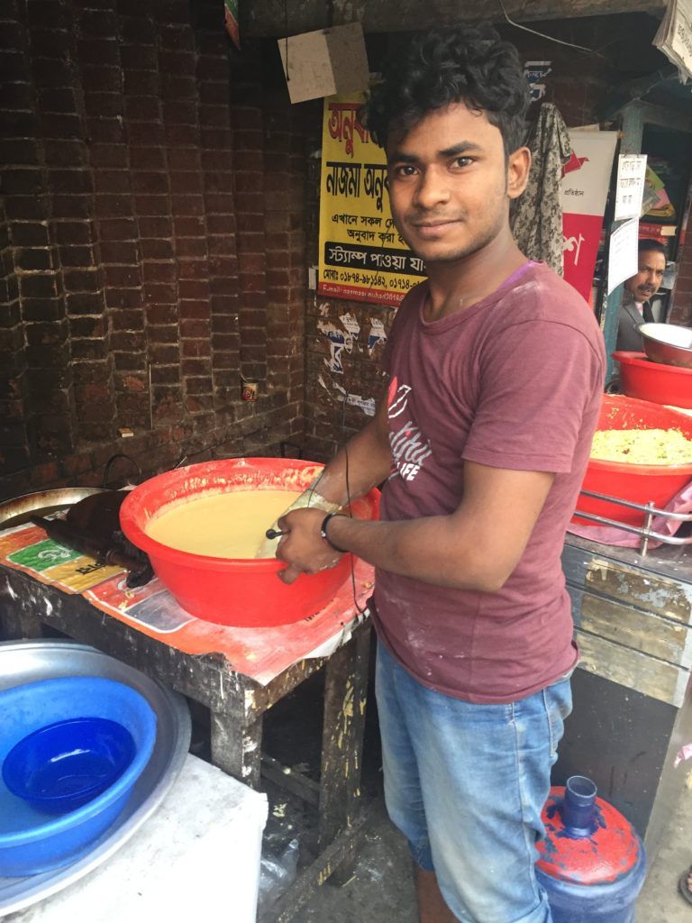 Streetfood in Dhaka. Making jalebis.