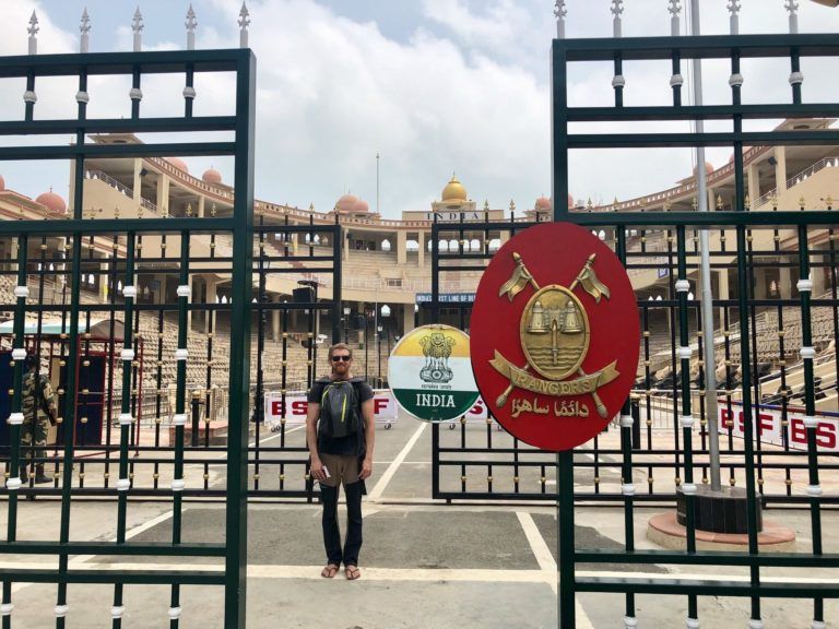 Crossing the Wagah border - lost in 3 metres of No Man's Land. Pakistan to India by road. Crossing the Wagah border on foot.