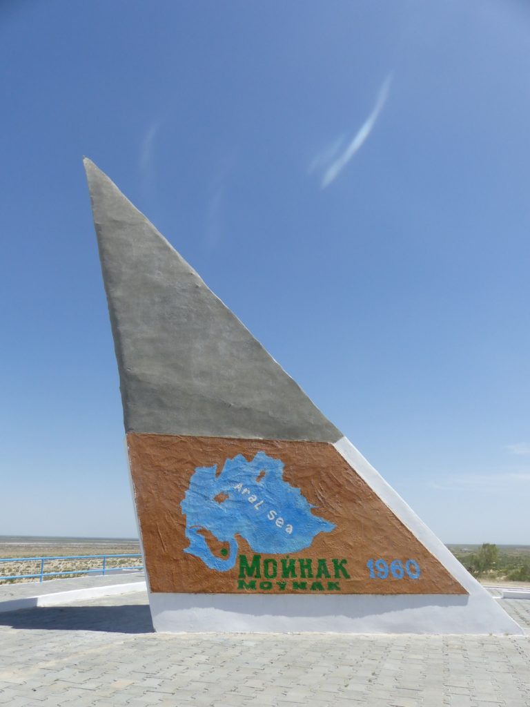 Moynaq memorial, the Aral Sea before