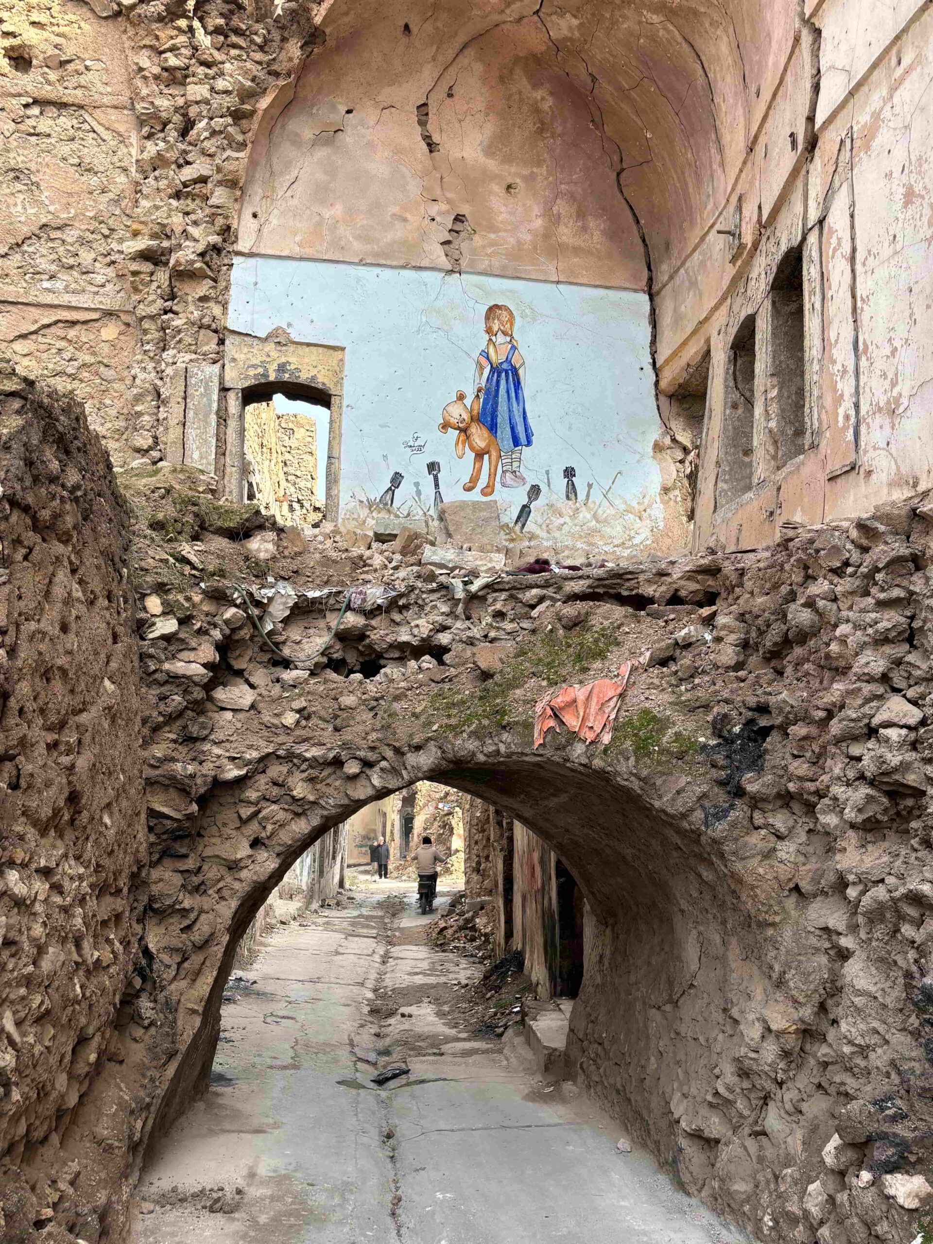 Mural in Mosul A patch of colour in the ruins of the old city, Mosul